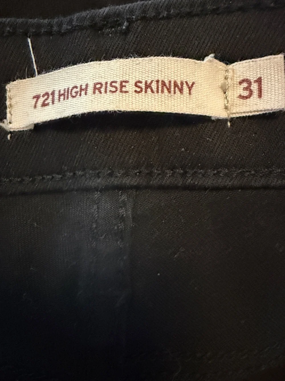 Levi's NWOT women’s Black Denim Jeans Size 31 not faded at so new looking - Picture 2 of 5